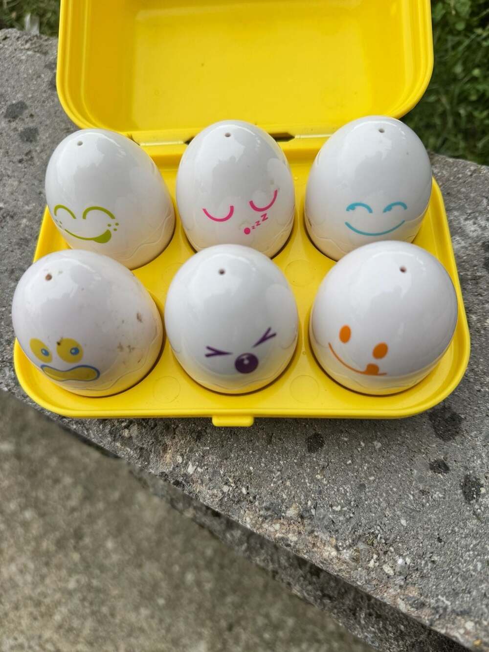 Vintage 1993 Tomy Hide N Squeak Eggs Shape Sorter Toy